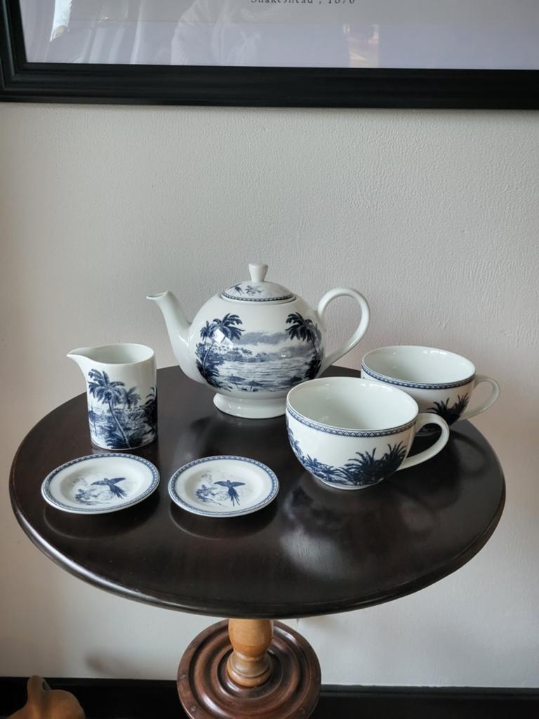 Prachtig porseleinen serviesgoed van H&M Home met palmbomen, Overige typen, Ophalen of Verzenden, Zo goed als nieuw, Overige stijlen