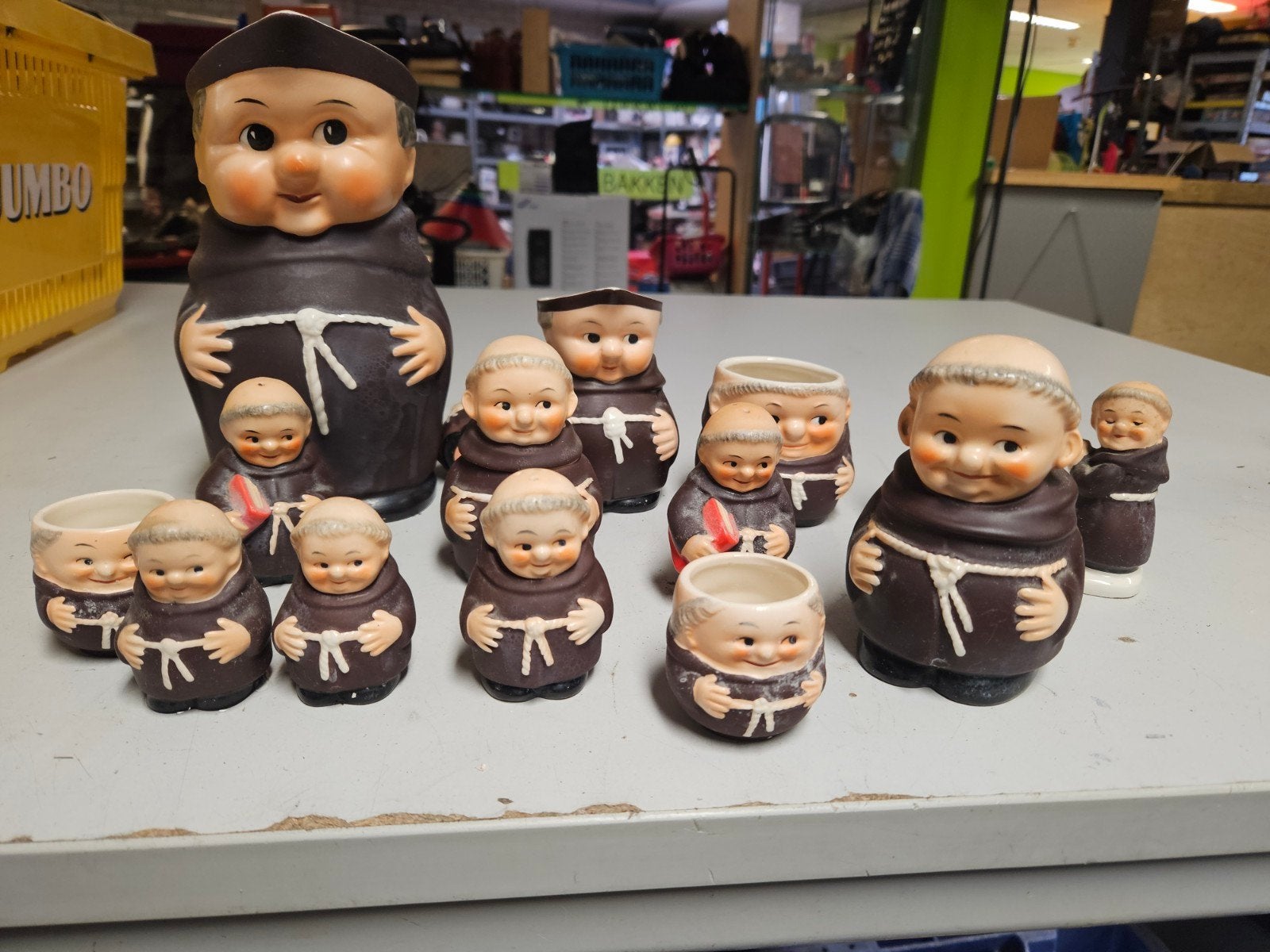 Verzameling van 14 monnikenbeeldjes - Vintage decoratie, Ophalen, Gebruikt