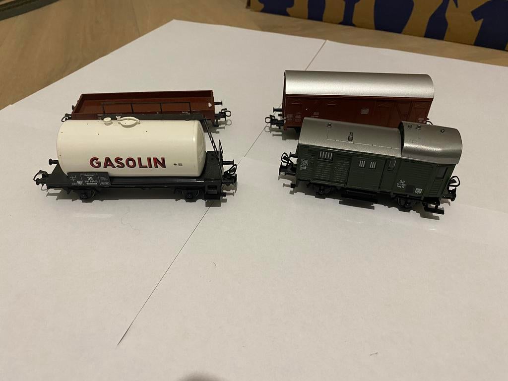 4 marklin wagons, Wisselstroom, Wagon, Ophalen of Verzenden, Zo goed als nieuw