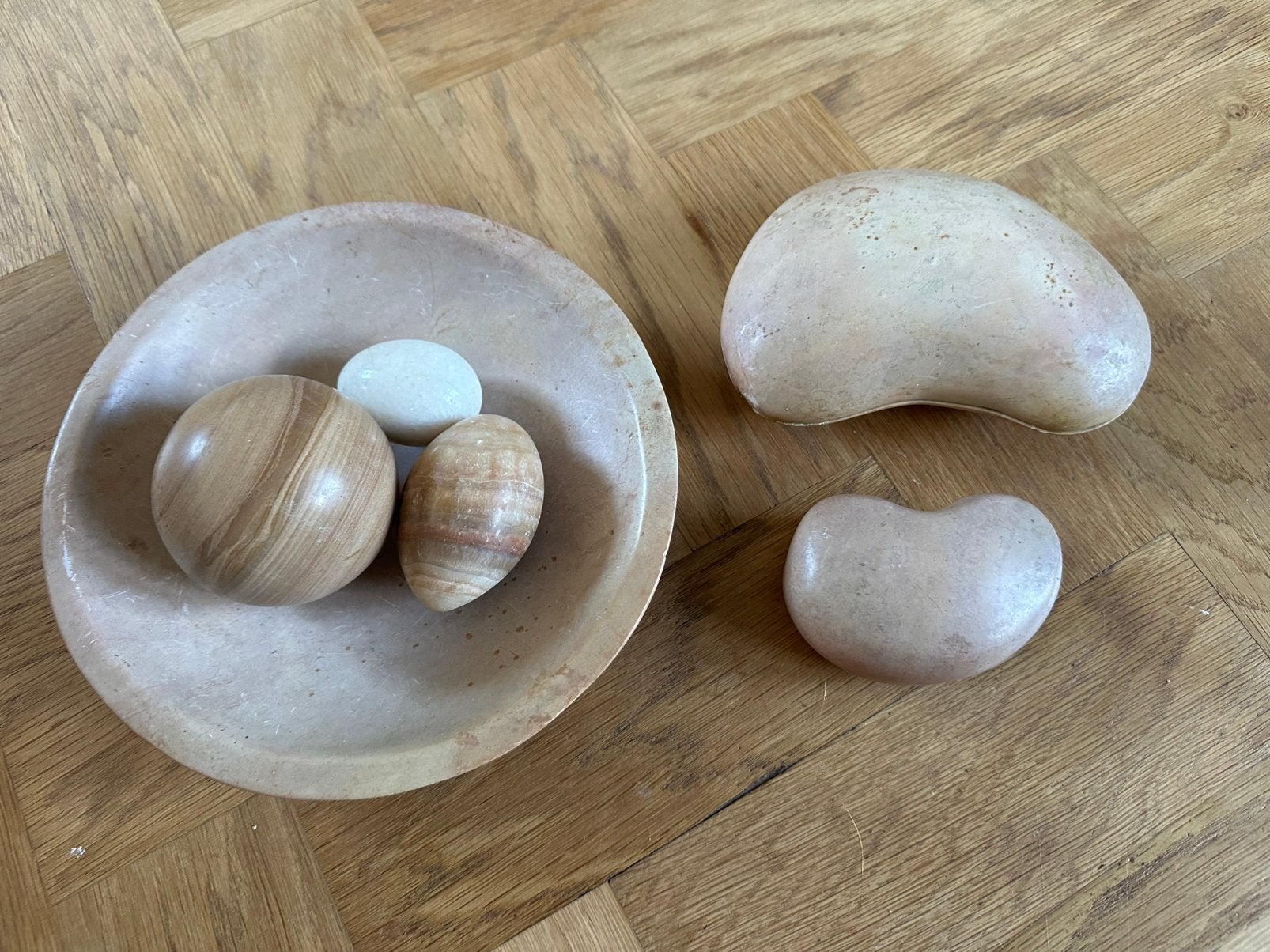 Zeepsteen setje met bal en eieren/ 2 bakjes, Huis en Inrichting, Woonaccessoires | Kandelaars en Kaarsen, Ophalen of Verzenden