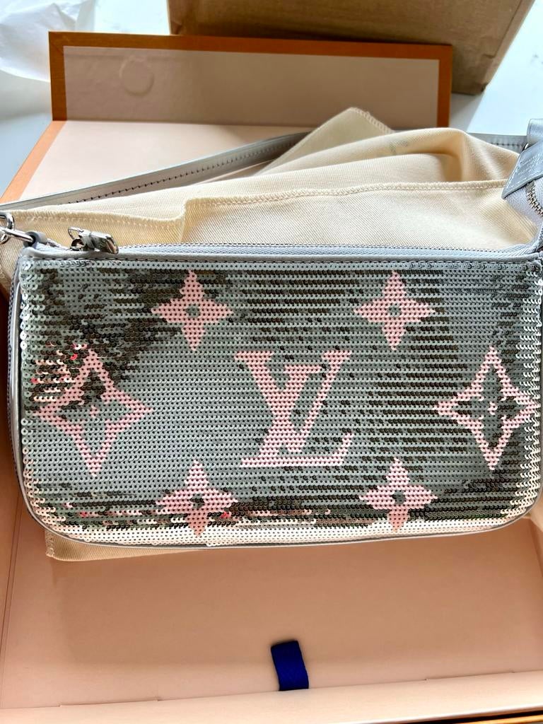 LOUIS VUITTON Limited Edition Pochette Silver Sequins NEW, Ophalen of Verzenden, Nieuw, Overige kleuren, Schoudertasje