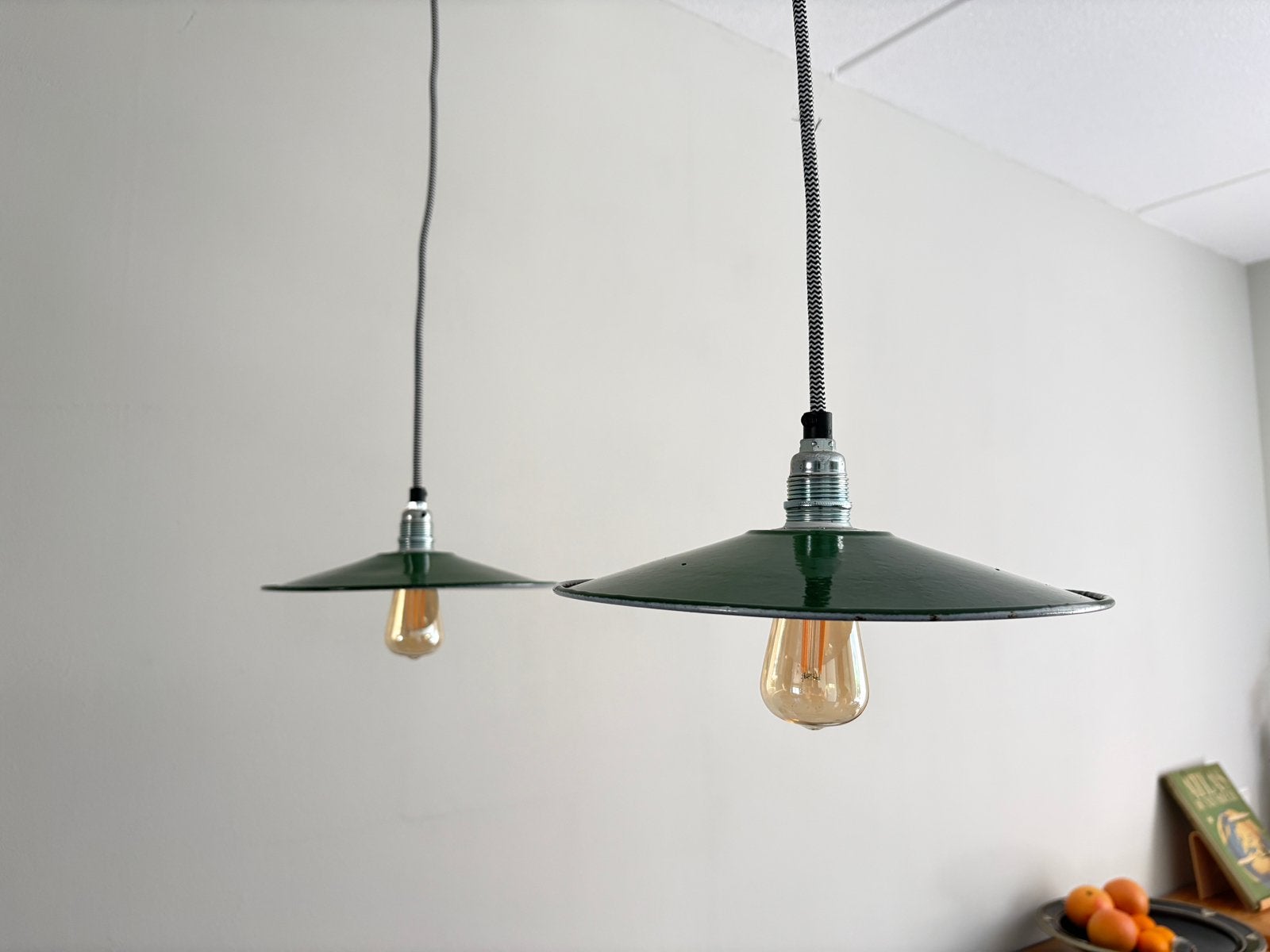 Vintage Franse lampjes in groen emaille -set van twee, Huis en Inrichting, Lampen | Hanglampen, Gebruikt, Ophalen of Verzenden