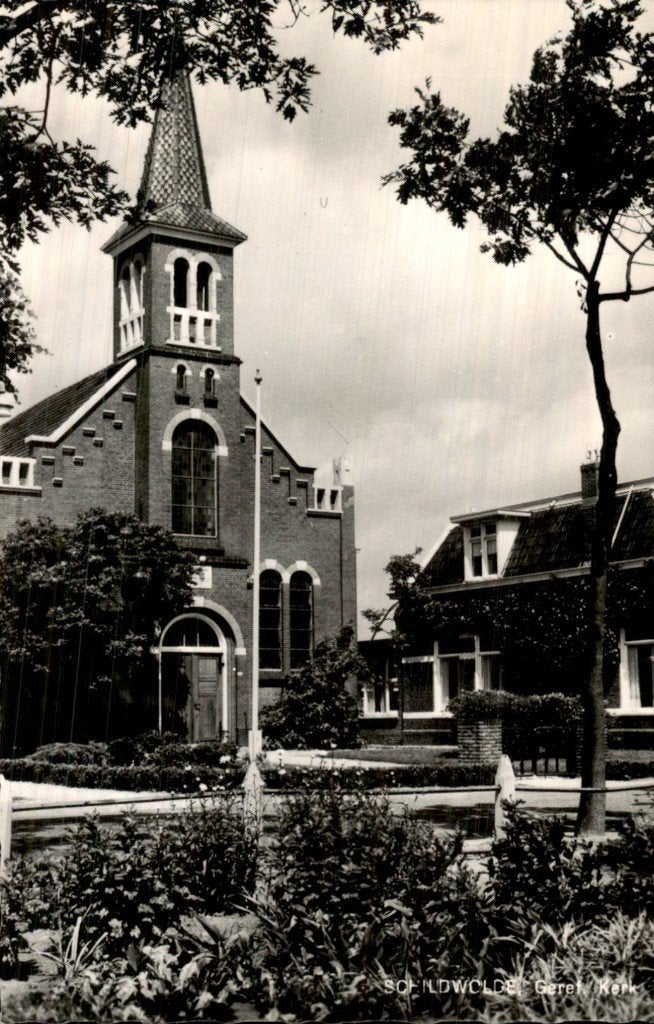Schildwolde - Geref. Kerk - voorgevel, Verzamelen, Ansichtkaarten | Nederland, Ophalen of Verzenden, 1940 tot 1960, Ongelopen