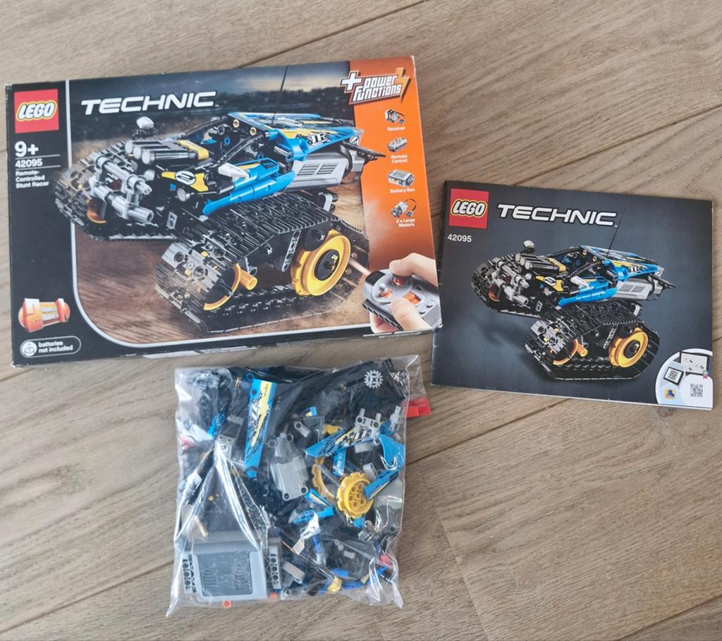 LEGO Technic 42095 Afstandsbestuurbare Stunt Racer, Ophalen of Verzenden, Zo goed als nieuw, Overige merken