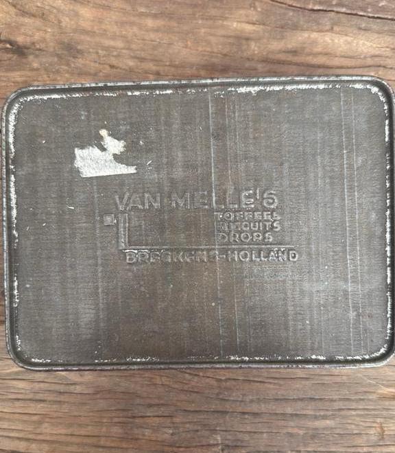 Antiek Van Melle blikje met reliëf | ca. 1926-1943, Ophalen of Verzenden, Gebruikt, Overige