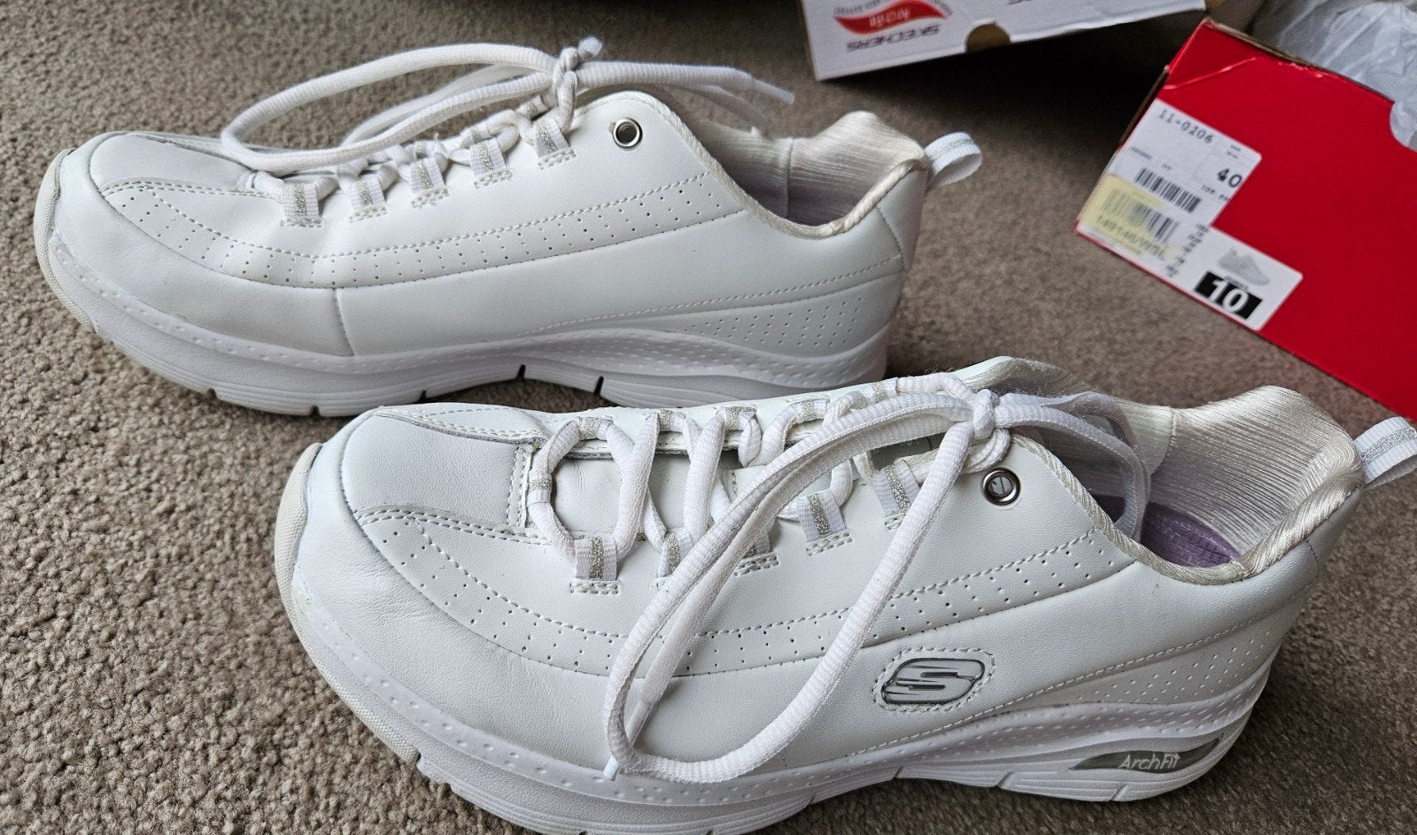 Sneakers skechers wit - leder - maat 40, ArchFit z.g.a.n., Ophalen of Verzenden, Zo goed als nieuw, Wit, Sneakers of Gympen