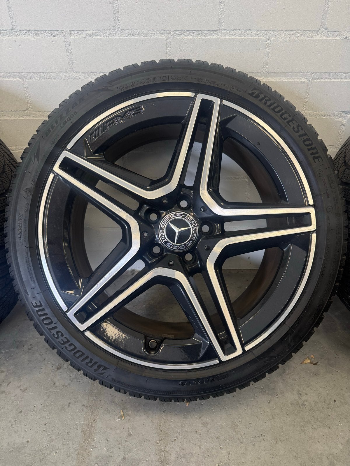 CLA, A klasse/ B klasse, originele AMG winterbanden 18 inch, 18 inch, Gebruikt, Banden en Velgen, 235 mm