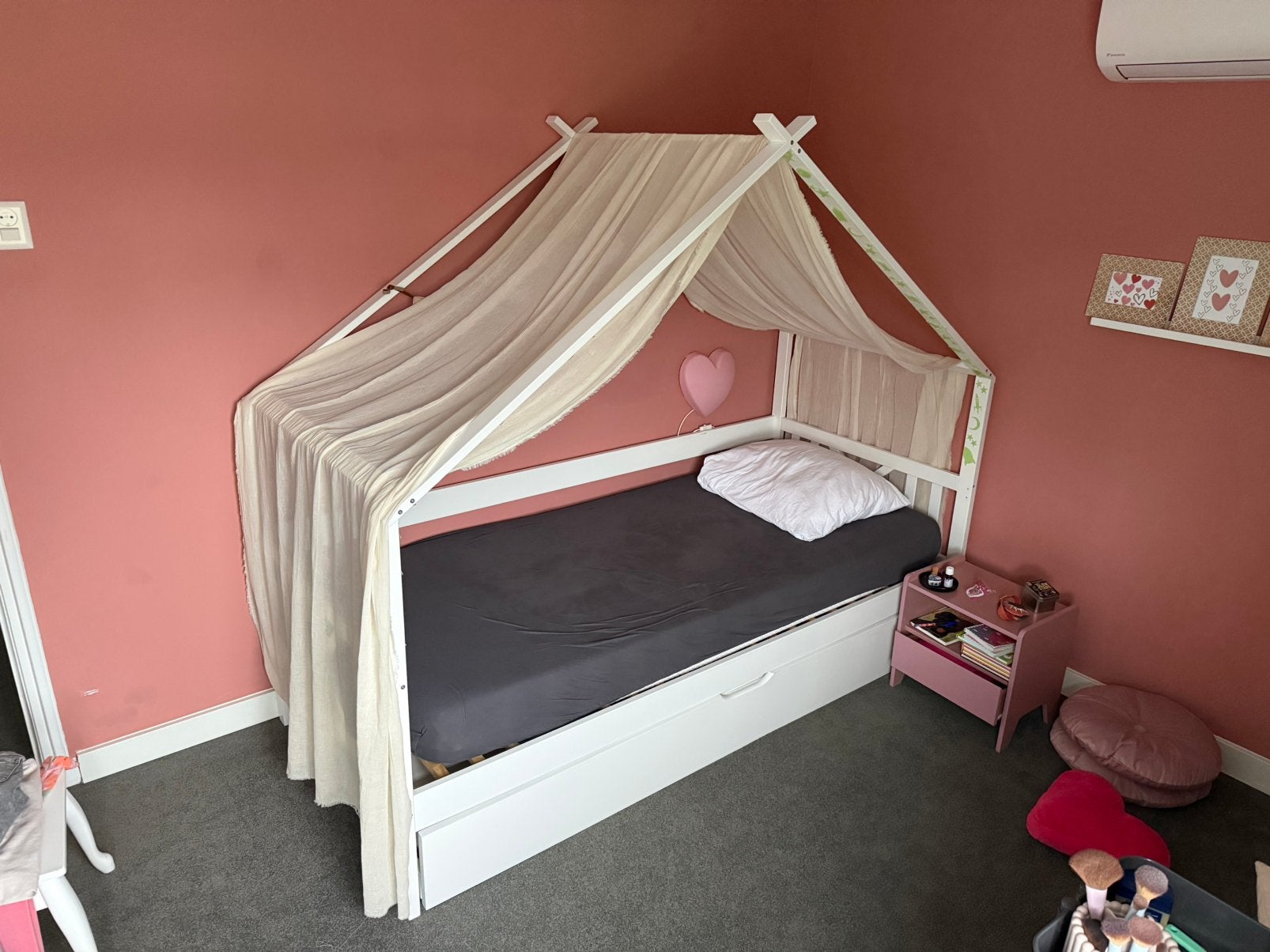 Huisbed kinderbed 90x200 cm grenen wit met logeerbed bodem, Ophalen, Zo goed als nieuw, 180 cm of meer, 85 tot 100 cm