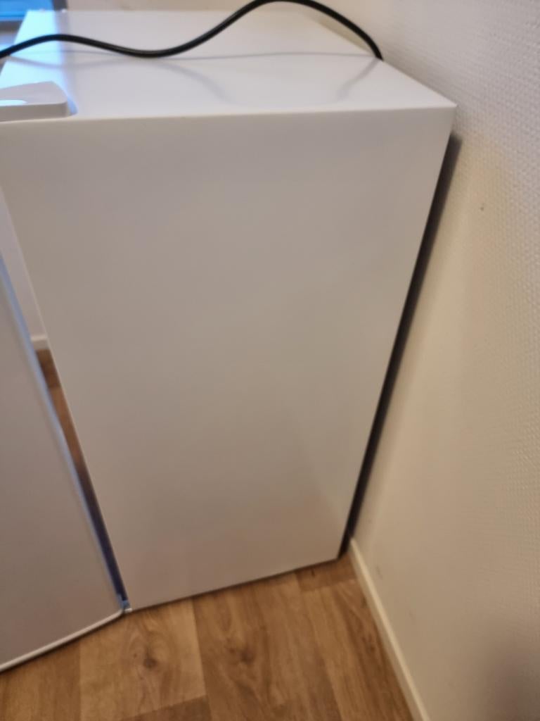 Tomado tafelmodel koelkast, wit, Ophalen, Zonder vriesvak, Minder dan 85 cm, 45 tot 60 cm