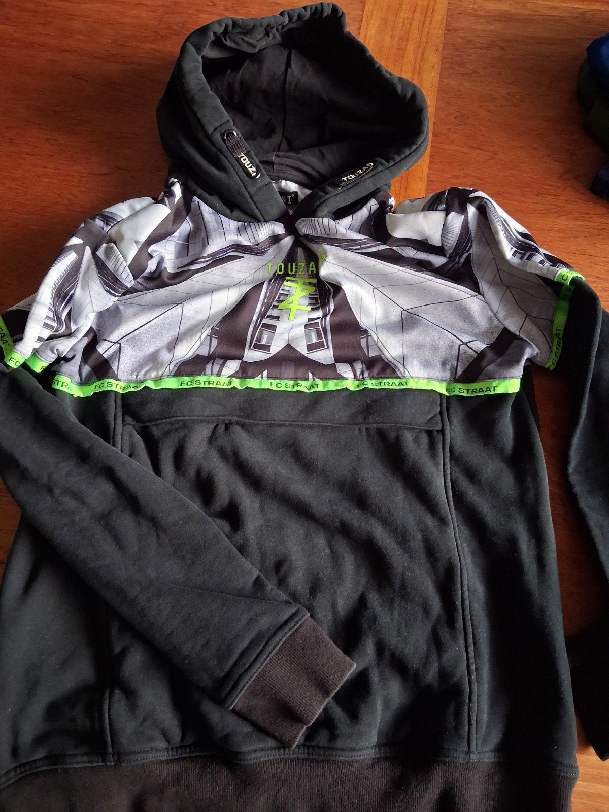 Touzani hoodie, Ophalen, Zo goed als nieuw, Jongen of Meisje, Trui of Vest