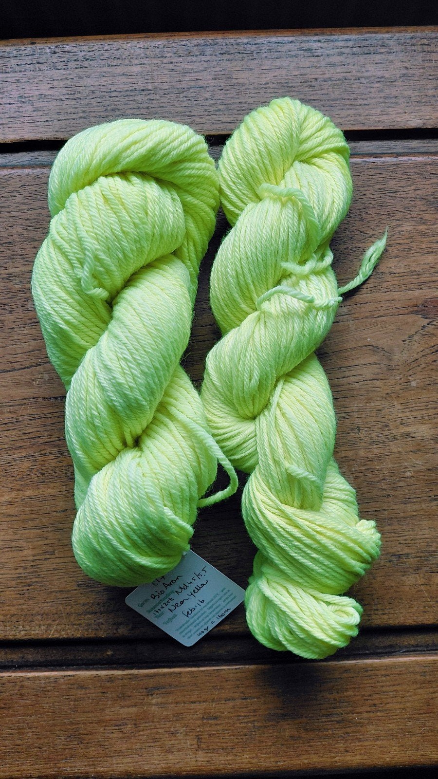 Handgeverfde neongele wol – Rosy Green Wool Aran, 200 g, Ophalen of Verzenden, Nieuw, Breien of Haken, Wol of Garen