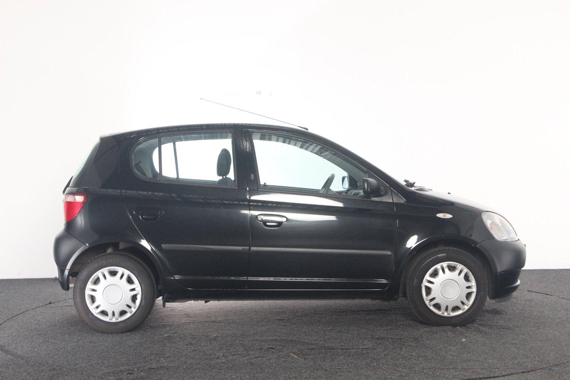 Foto 3 van Toyota Yaris 1.0-16V VVT-i YORIN