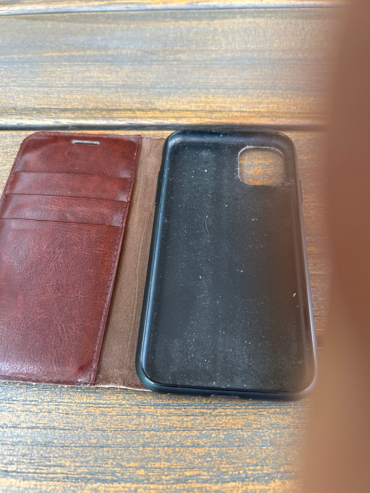 Bruine leren flipcase voor iPhone 11, Telecommunicatie, Mobiele telefoons | Hoesjes en Frontjes | Apple iPhone, Pasjeshouder, IPhone 11