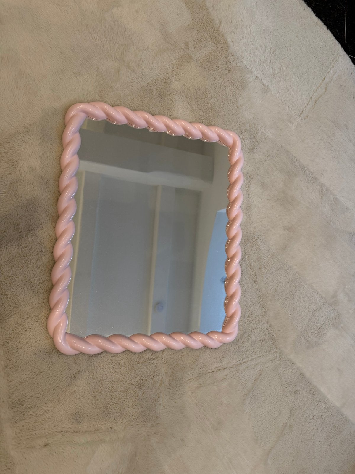 Roze spiegel met gedraaide rand - 52x42 cm, Ophalen, Gebruikt, Minder dan 100 cm, Rechthoekig