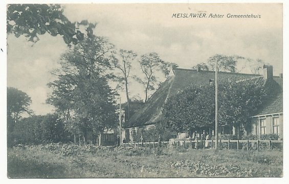 Metslawier.  Achter Gemeentehuis, Ophalen of Verzenden, 1920 tot 1940, Gelopen, Friesland