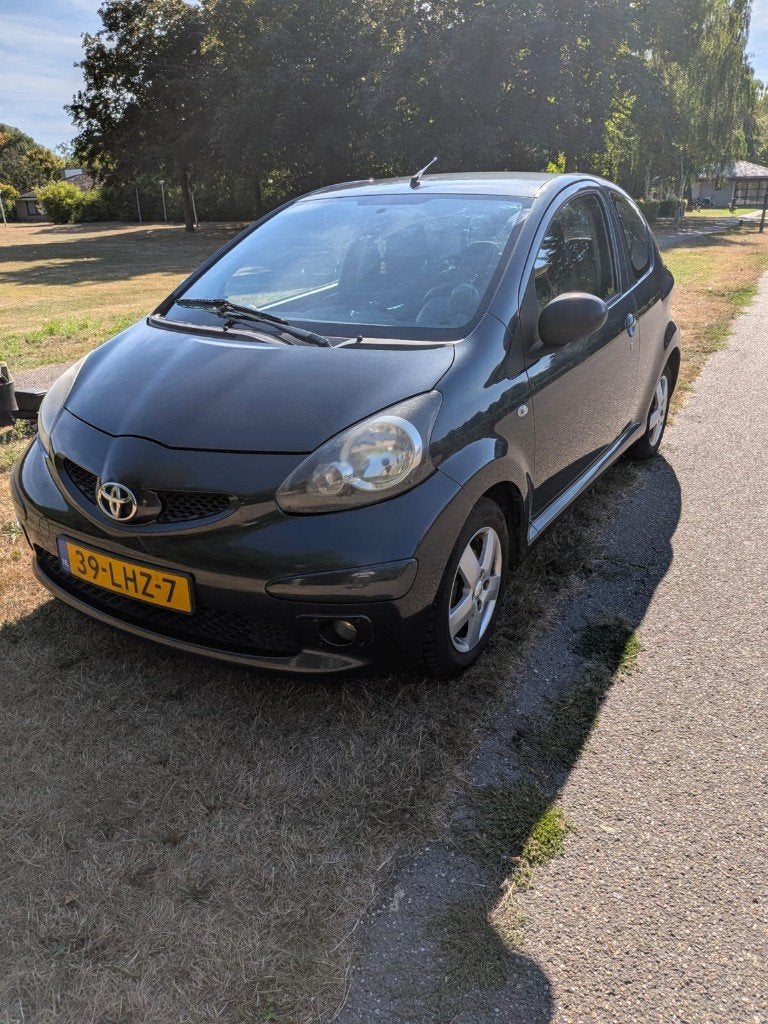 Toyota Aygo 1.0 12V Vvt-i 3DRS MMT 2006 Grijs, Auto's, Voorwielaandrijving, 4 stoelen, 68 pk, Handgeschakeld