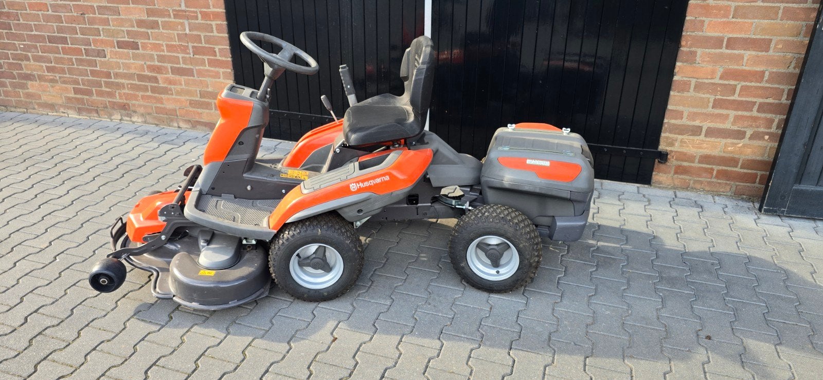 Husqvarna rider R200 ix, Ophalen, Mulchfunctie, Zo goed als nieuw, 90 tot 120 cm