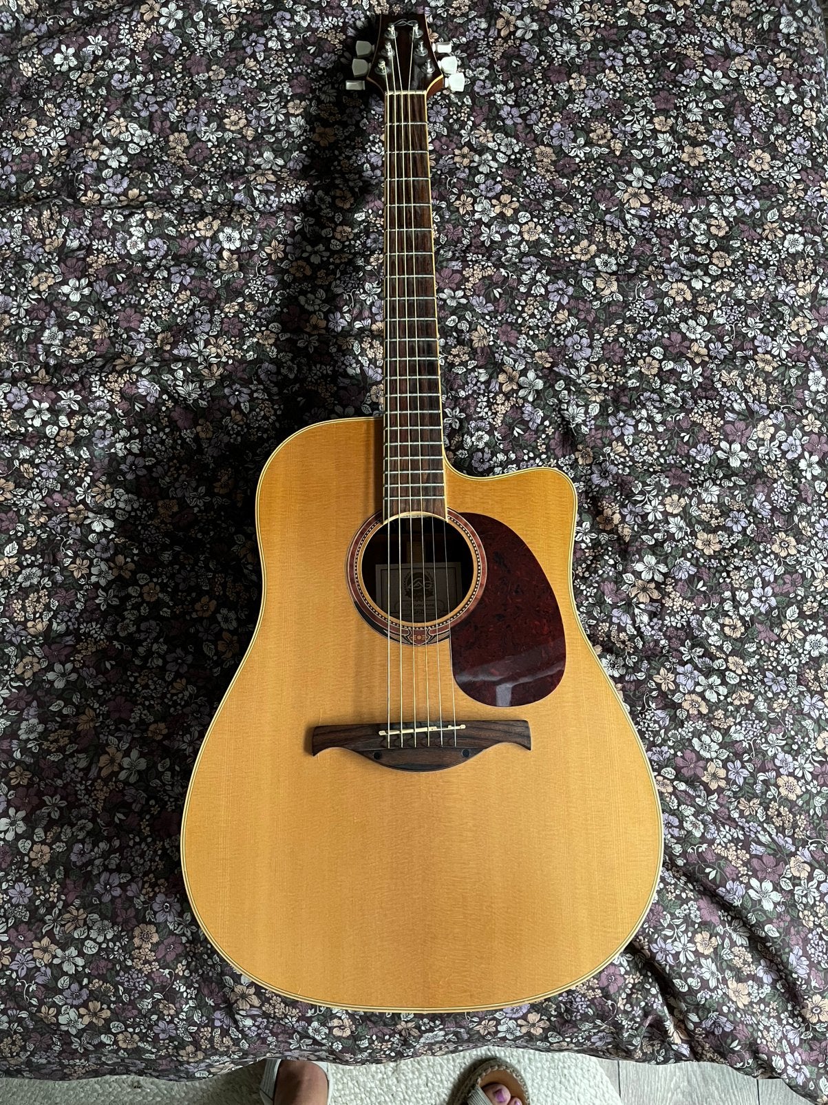 Semi akoestische gitaar, LAG 4 seasons summer, 200DCE, Muziek en Instrumenten, Snaarinstrumenten | Gitaren | Akoestisch, Ophalen