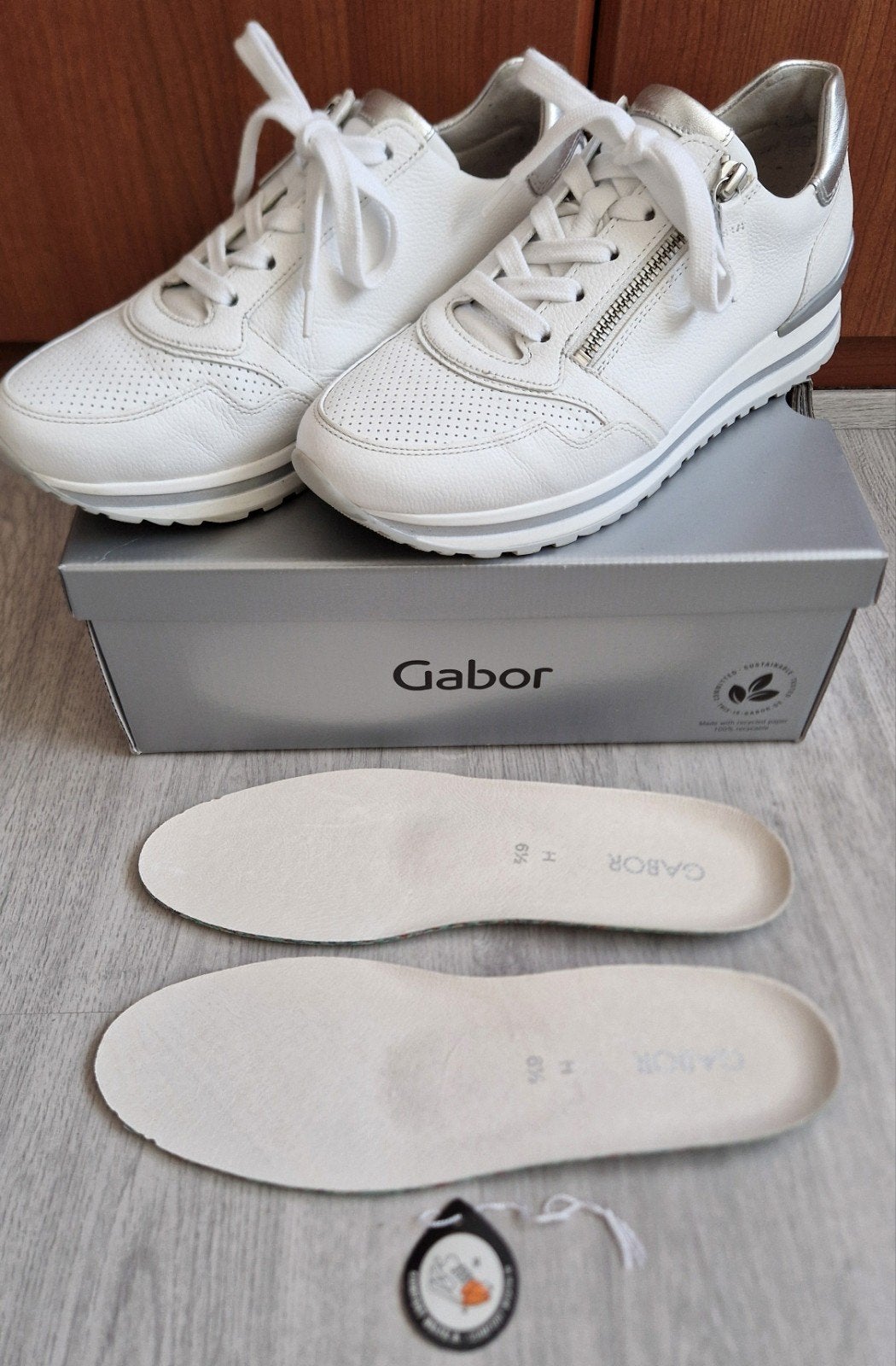 Gabor witte sneakers met zilveren details - Maat 40H, Verzenden, Zo goed als nieuw, Wit, Sneakers of Gympen