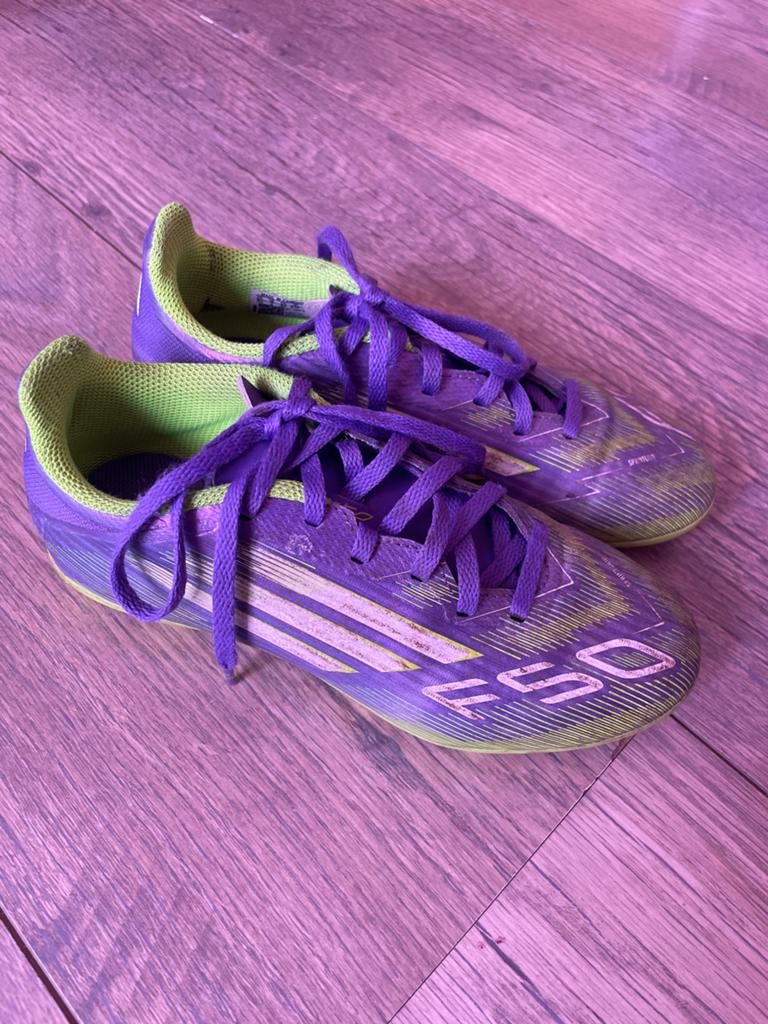 Adidas voetbalschoenen - Maat 34, Sport en Fitness, Voetbal, Maat XS of kleiner, Ophalen of Verzenden, Gebruikt, Schoenen