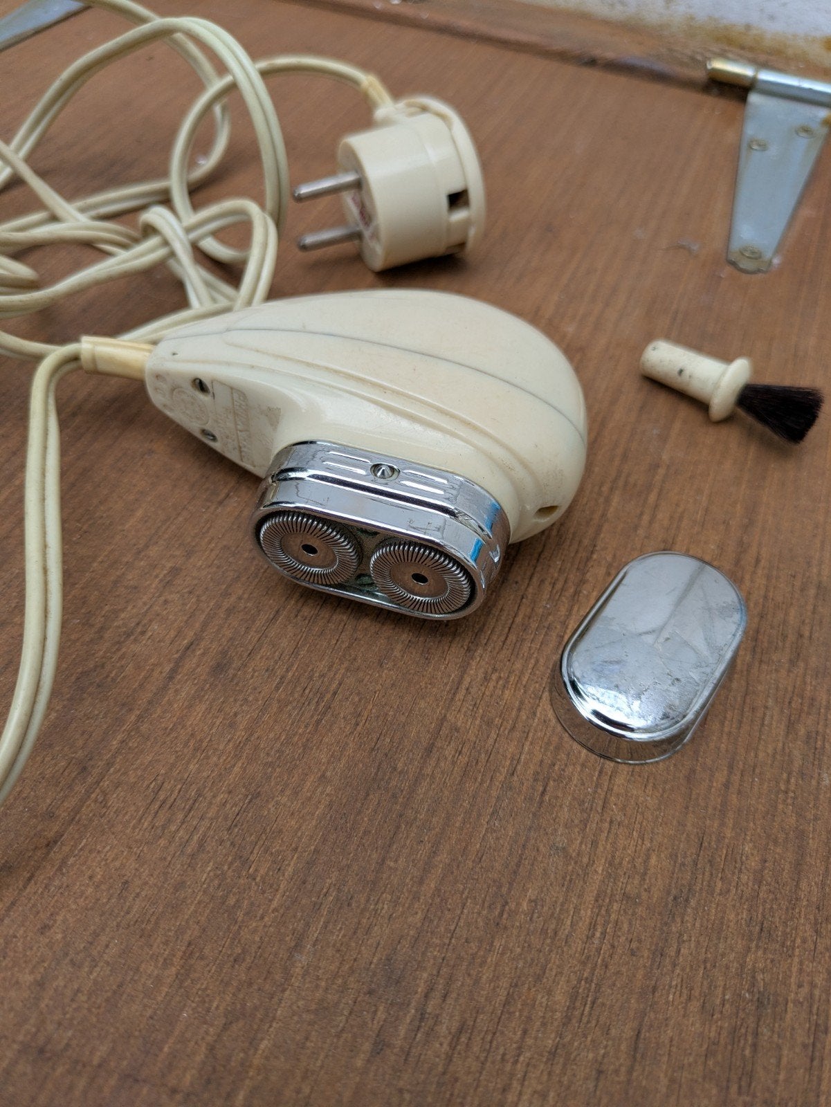Vintage Elektrisch Scheerapparaat met Borsteltje, Ophalen of Verzenden, Gebruikt, Scheren en Epileren