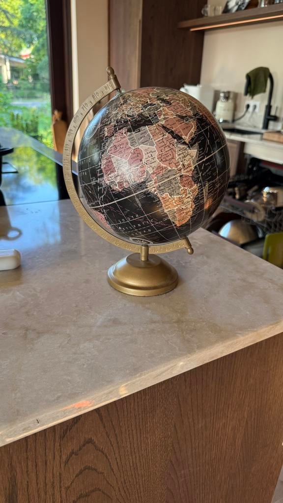 Wereldbol met goud/messing tinten, Ophalen, Zo goed als nieuw