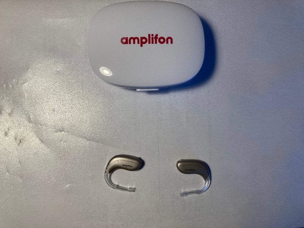 Amplifon gehoorapparaten met oplader, Ophalen of Verzenden, Zo goed als nieuw, Overige typen