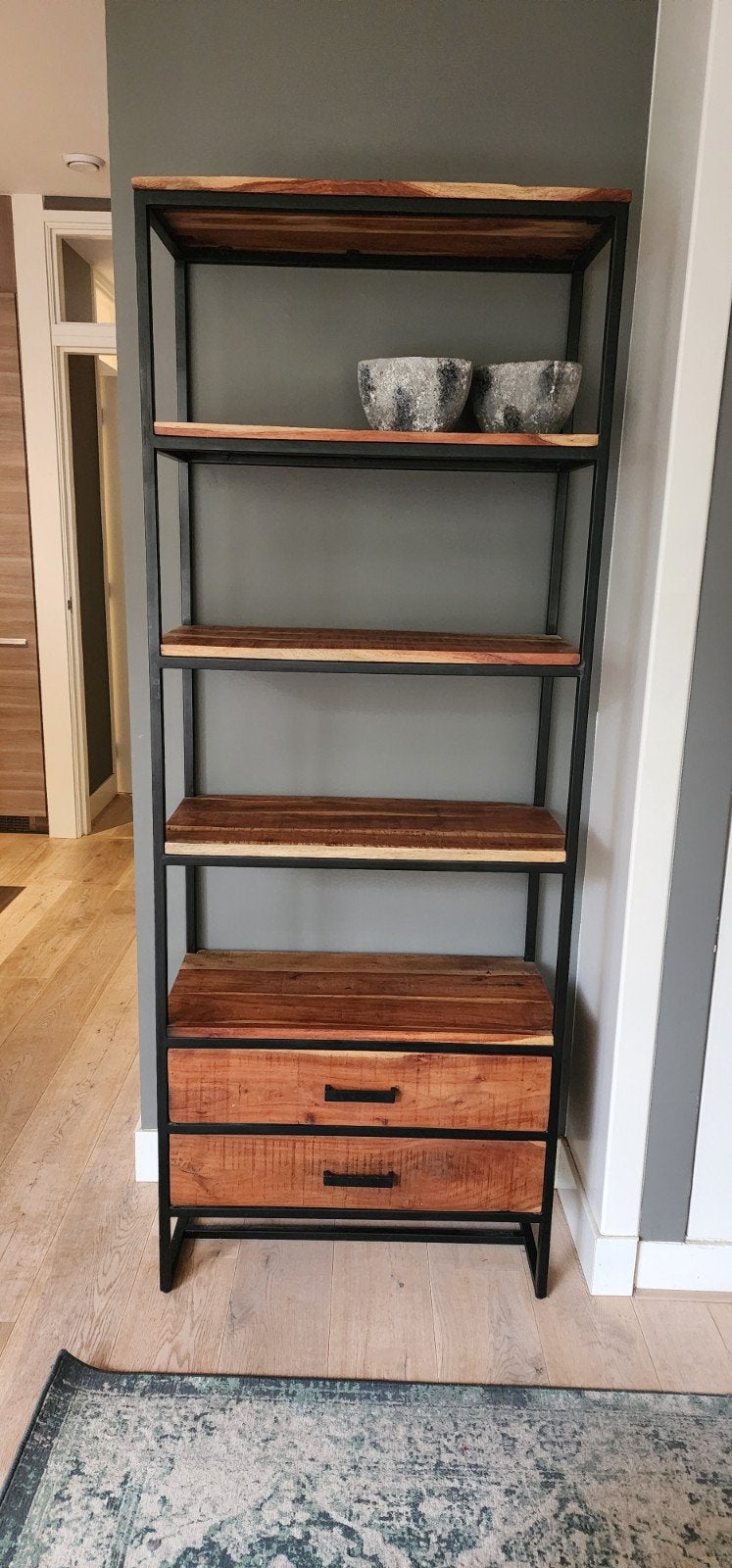 Industriële boekenkast met lades - Hout en Metaal, 50 tot 100 cm, Zo goed als nieuw, Met lade(s), 25 tot 50 cm