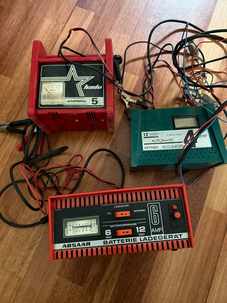 Diverse vintage Acculaders: Absaar, Hadu, Krynen - Gebruikt, Auto-onderdelen, Accu's en Toebehoren, Ophalen of Verzenden, Gebruikt