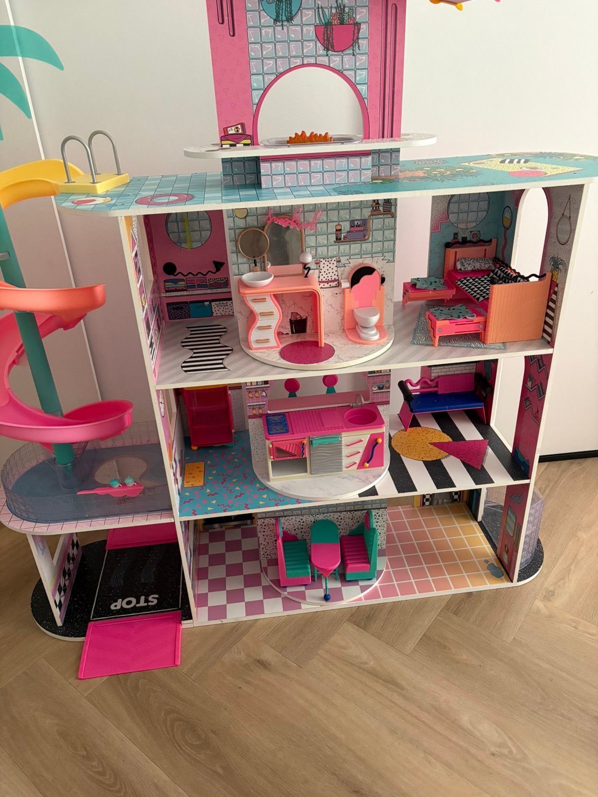 LOL poppenhuis met accessoires, Ophalen, Zo goed als nieuw, Poppenhuis