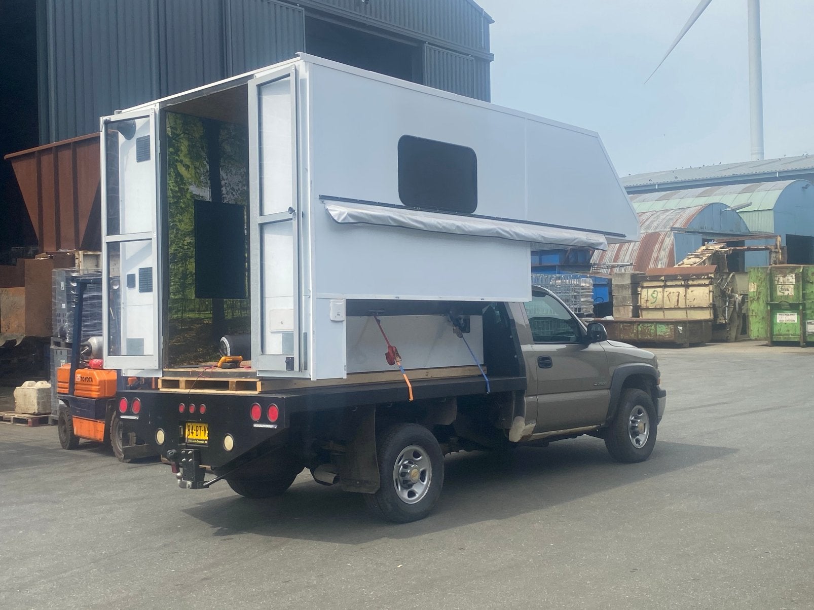 Pickup camper en C2500 chevrolet, Caravans en Kamperen, Campers, Chemisch toilet, 7 tot 12 maanden geleden, Tot en met 3, Particulier