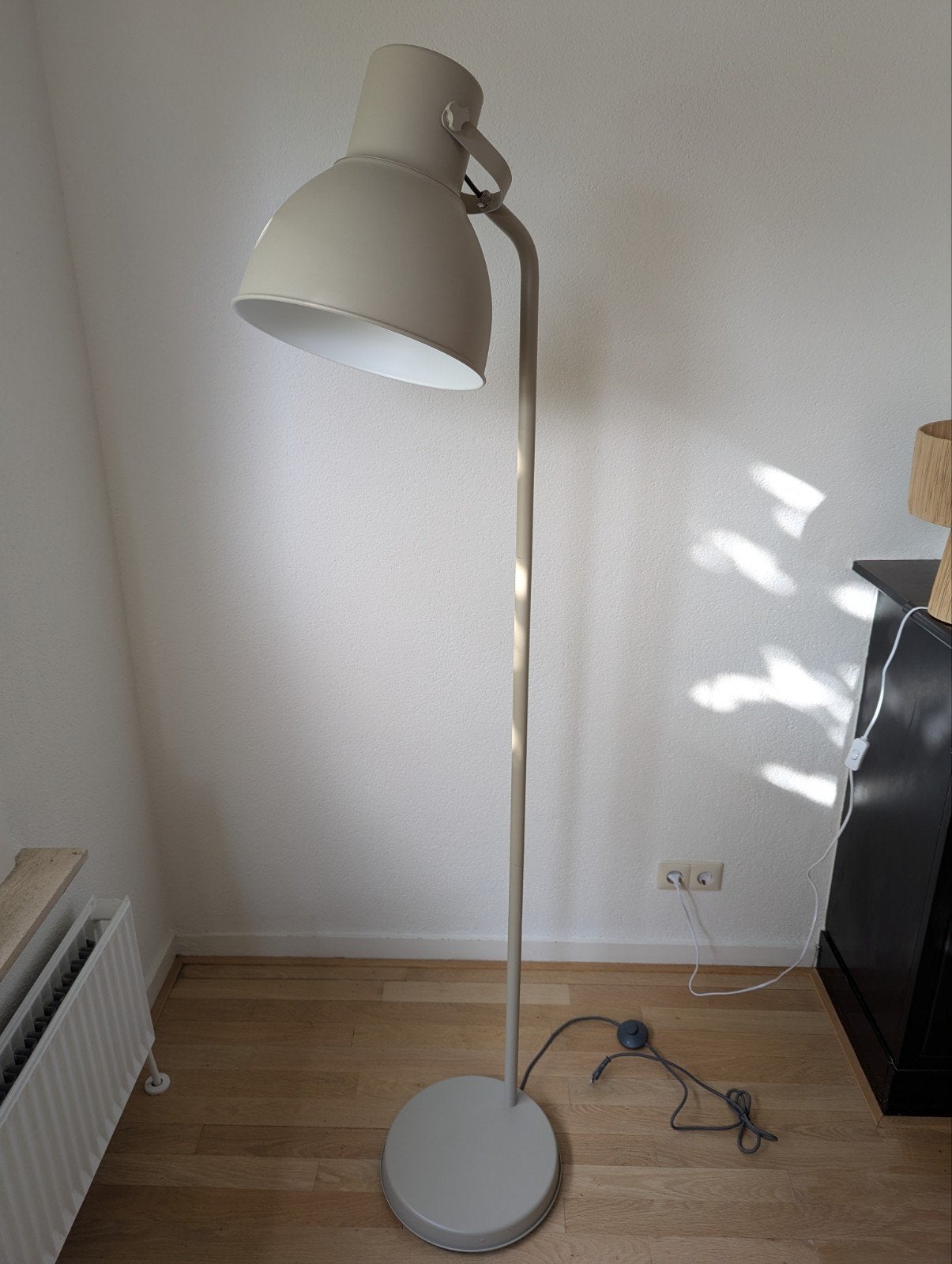Ikea staande schemerlamp beige, Huis en Inrichting, Lampen | Vloerlampen, Ophalen, Zo goed als nieuw, 150 tot 200 cm