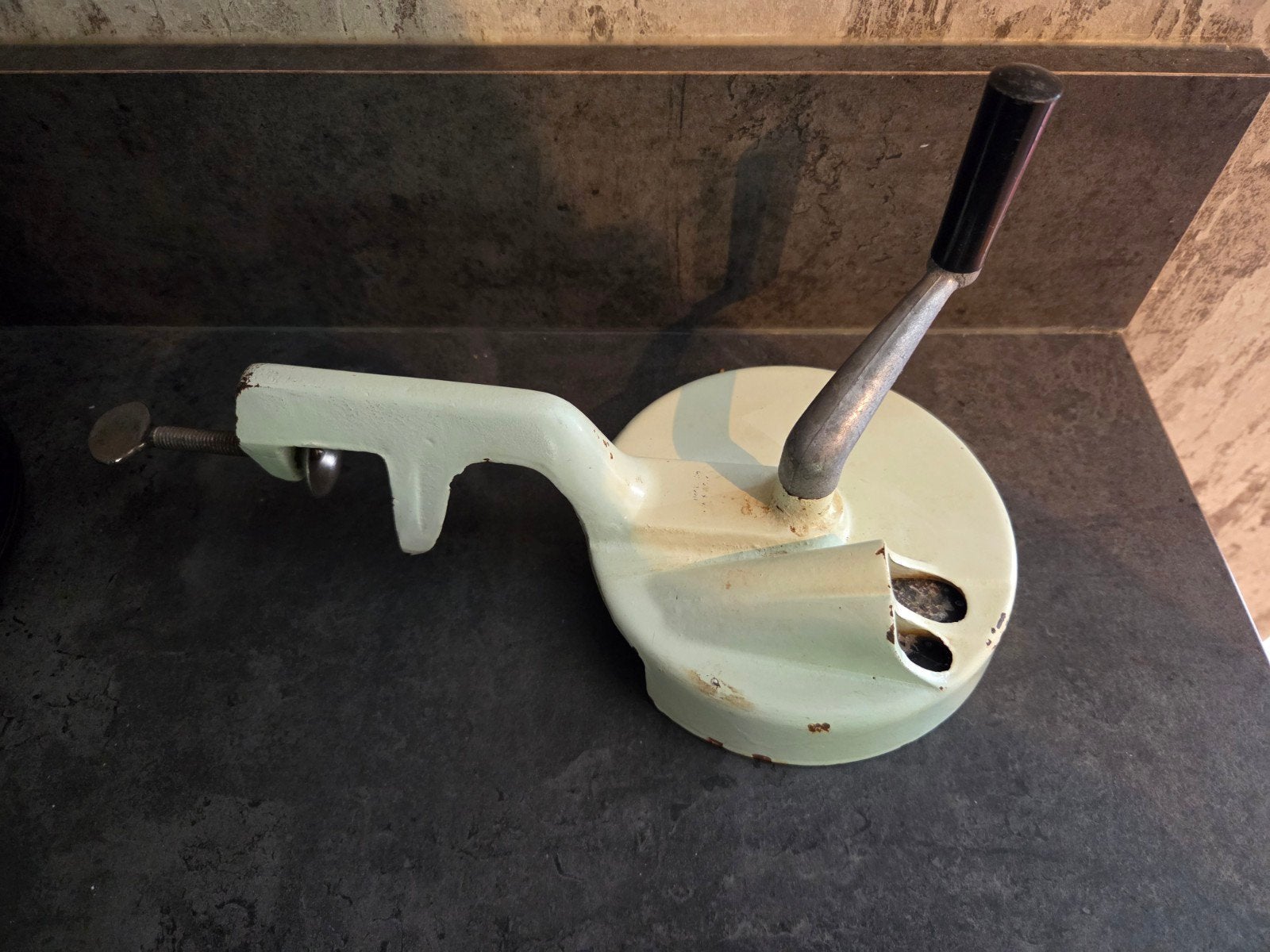 Klassieke handmatige bonensnijder, Ophalen