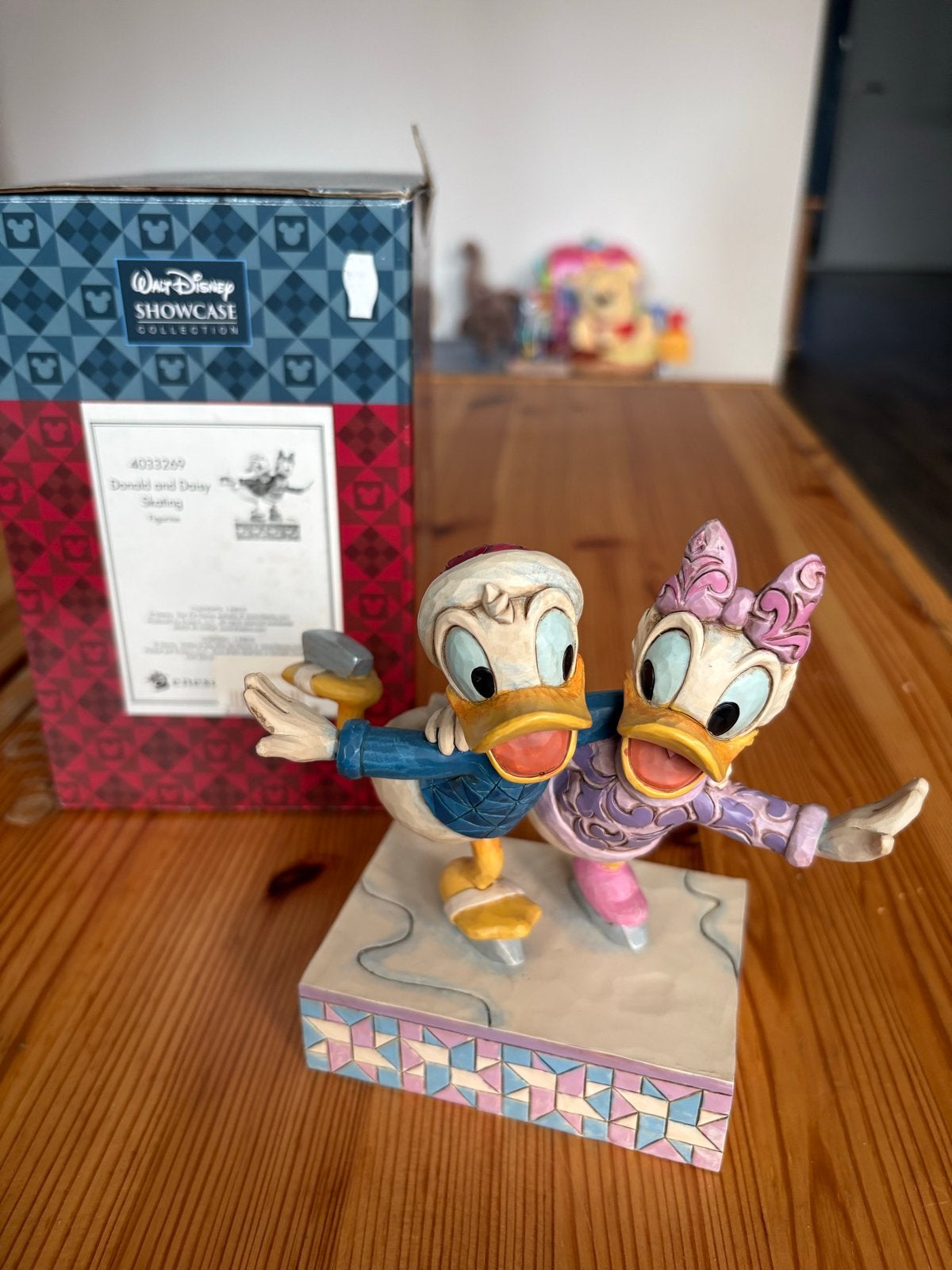 Disney Showcase Donald & Daisy Schaatsen Beeldje, Ophalen of Verzenden, Donald Duck, Zo goed als nieuw, Beeldje of Figuurtje