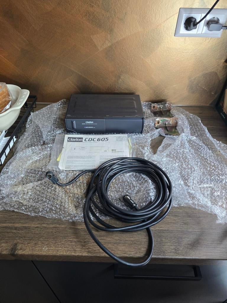 Clarion CDC 605 6-disc CD-wisselaar, Auto diversen, Autoradio's, Gebruikt, Ophalen of Verzenden