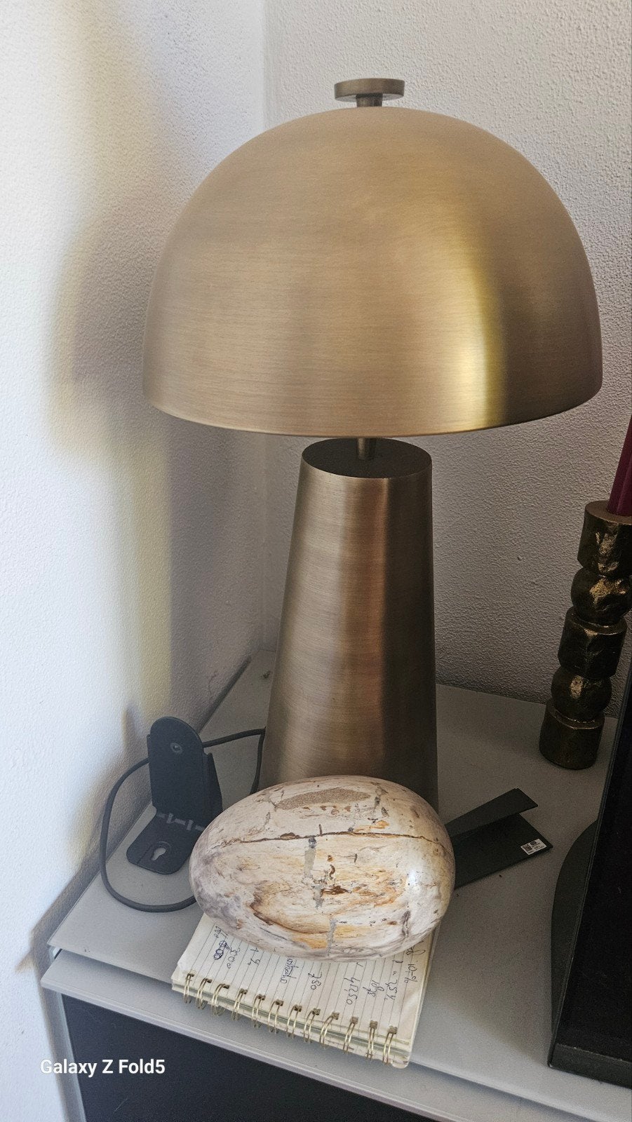 Moderne bronzen tafellamp - sfeervol en stijlvol, Huis en Inrichting, Lampen | Tafellampen, Goud, Ophalen of Verzenden, Zo goed als nieuw