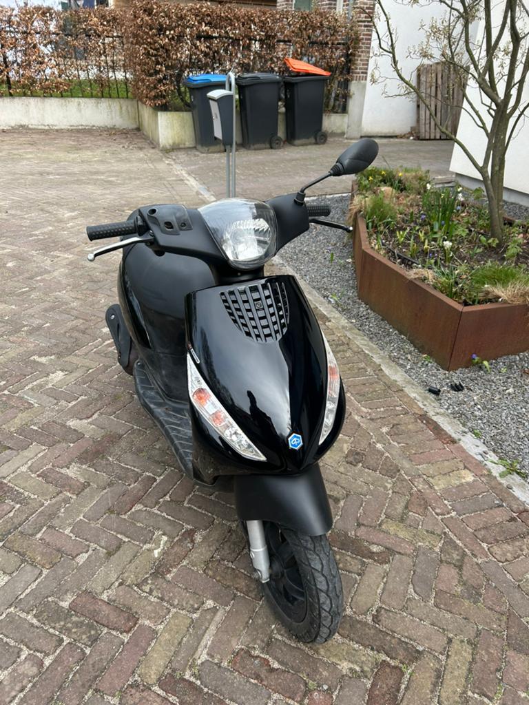 Piaggo zip, Fietsen en Brommers, Ophalen, Maximaal 45 km/u, Zip, Zo goed als nieuw