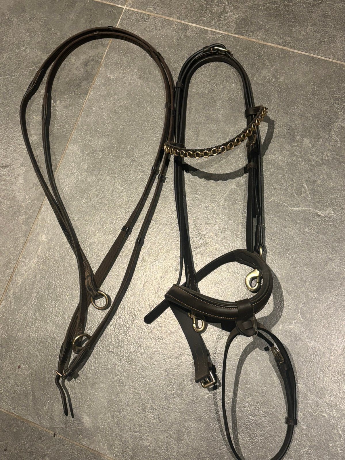 Donkerbruin trainingshoofdstel, Dieren en Toebehoren, Paarden en Pony's | Hoofdstellen en Tuigage, Ophalen of Verzenden, Zo goed als nieuw