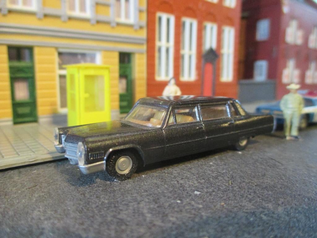 1966 Cadillac Fleetwood Limousine Praline antraciet-metallic, Hobby en Vrije tijd, Modelauto's | 1:87, Nieuw, Auto, Overige merken