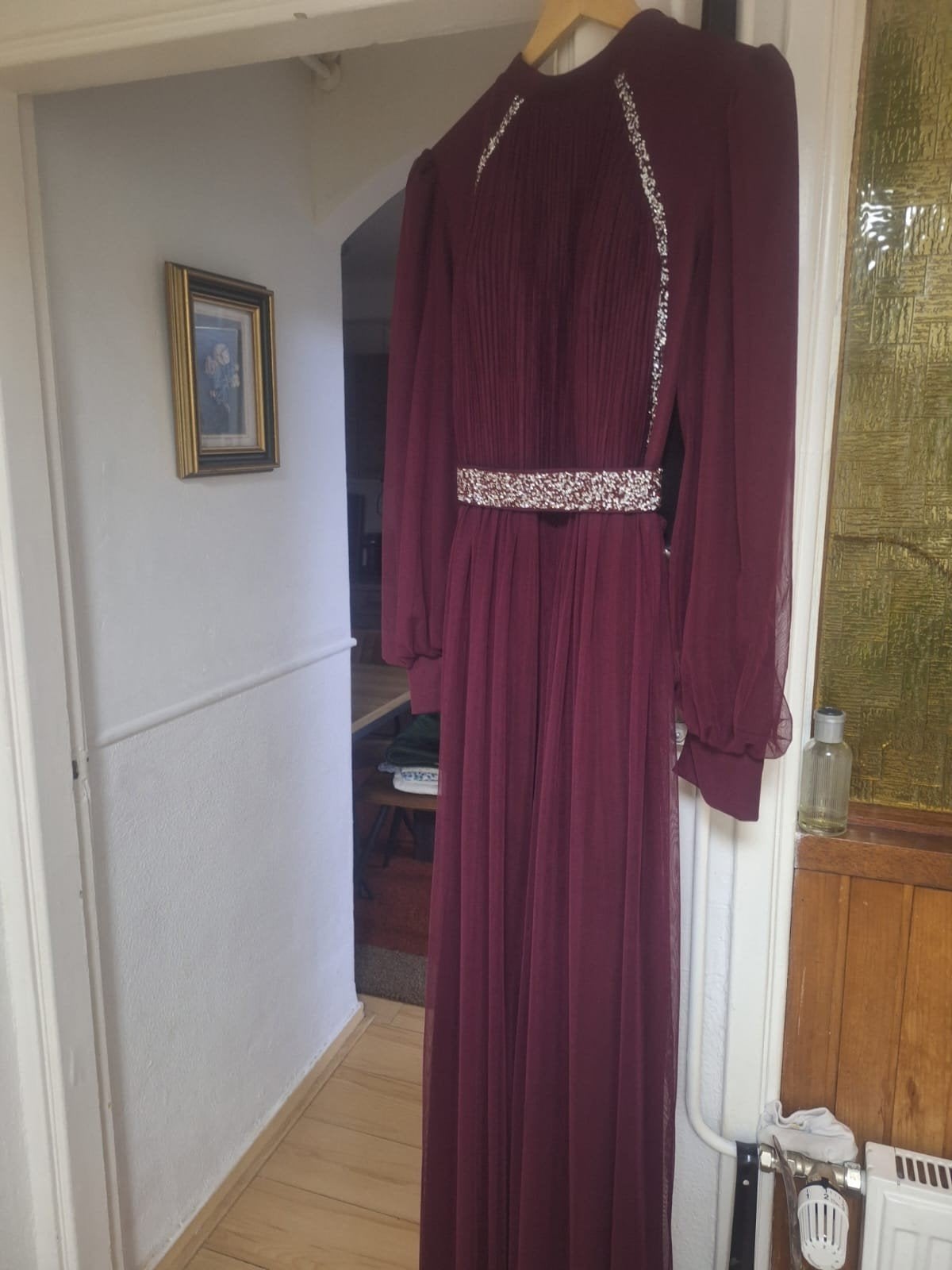 Elegante bordeauxrode galajurk met pailletten, Kleding | Dames, Gelegenheidskleding, Maat 38/40 (M), Galajurk, Ophalen of Verzenden