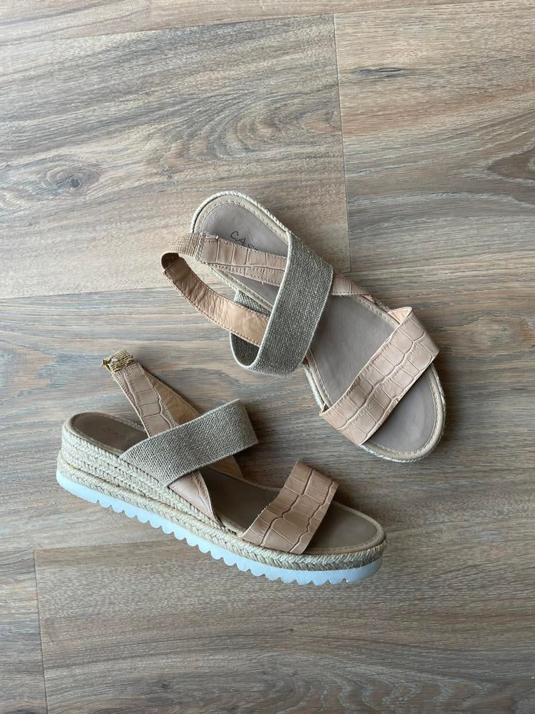 Sandalen beige casteller maat 37, Beige, Zo goed als nieuw, Sandalen of Muiltjes, Ophalen of Verzenden