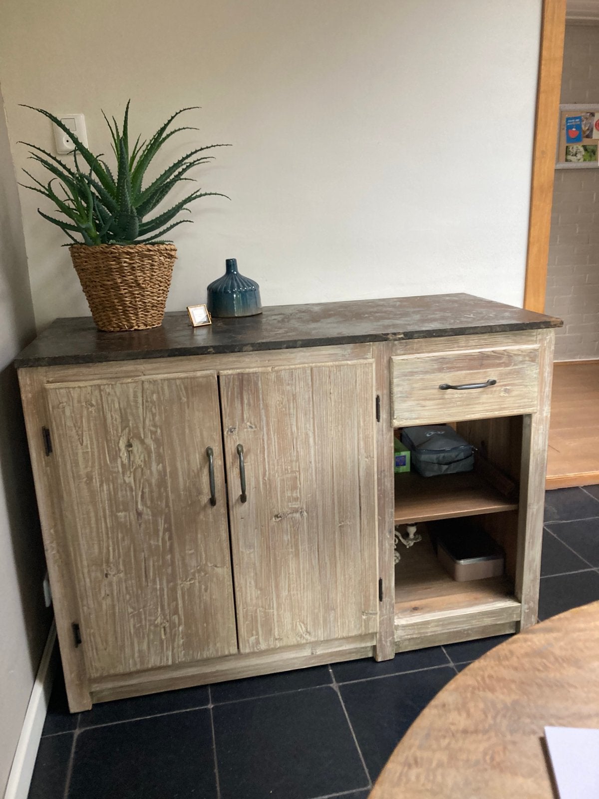 Dressoir met natuursteen blad, 2 deurtjes en lade, Ophalen, Gebruikt, 100 tot 150 cm, Met lade(s)