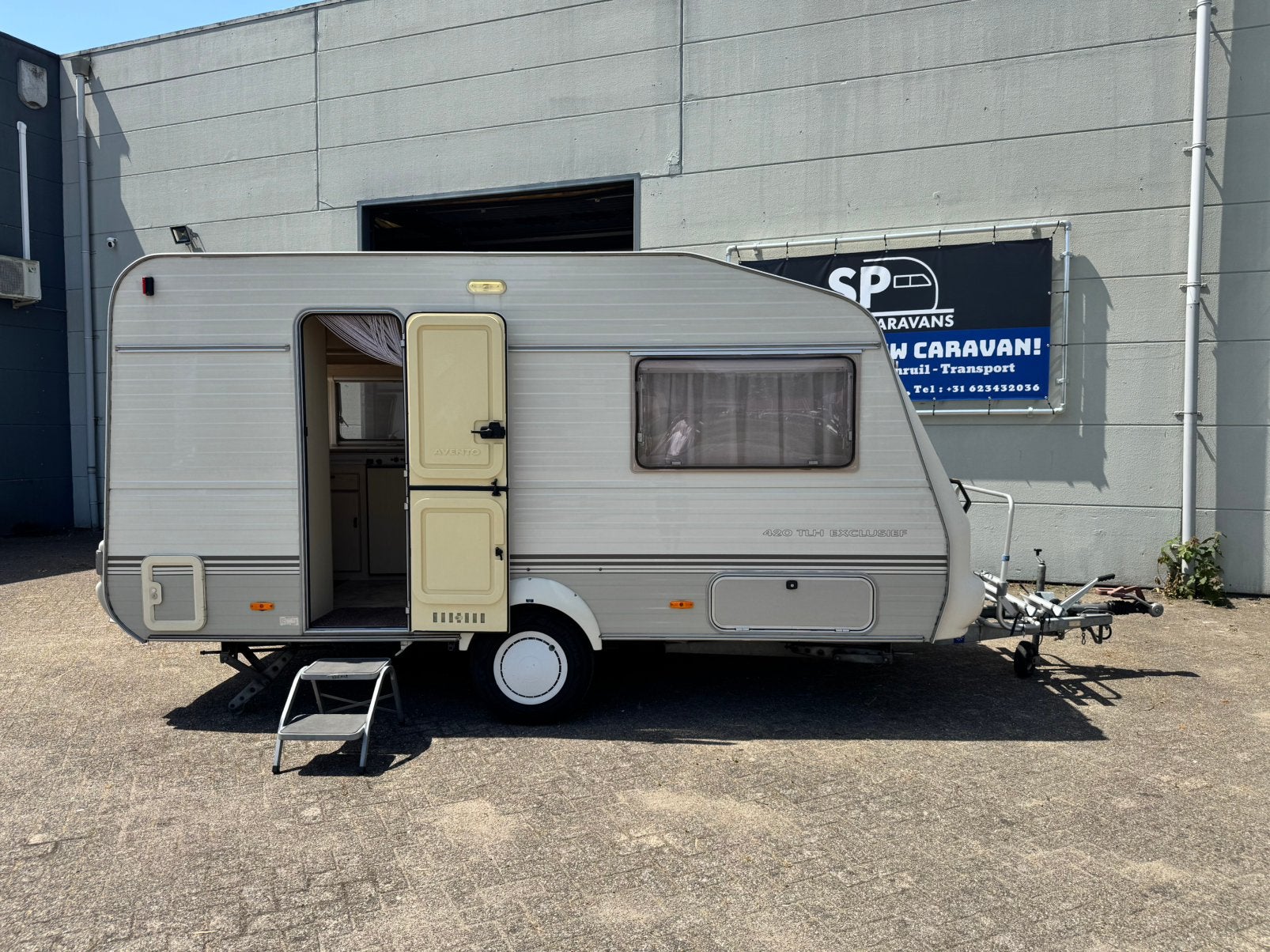 Caravan Avento Premier 420 TLH Exlusief + Toilet en Voortent, Ringverwarming, Rondzit, Dwarsbed, Bedrijf