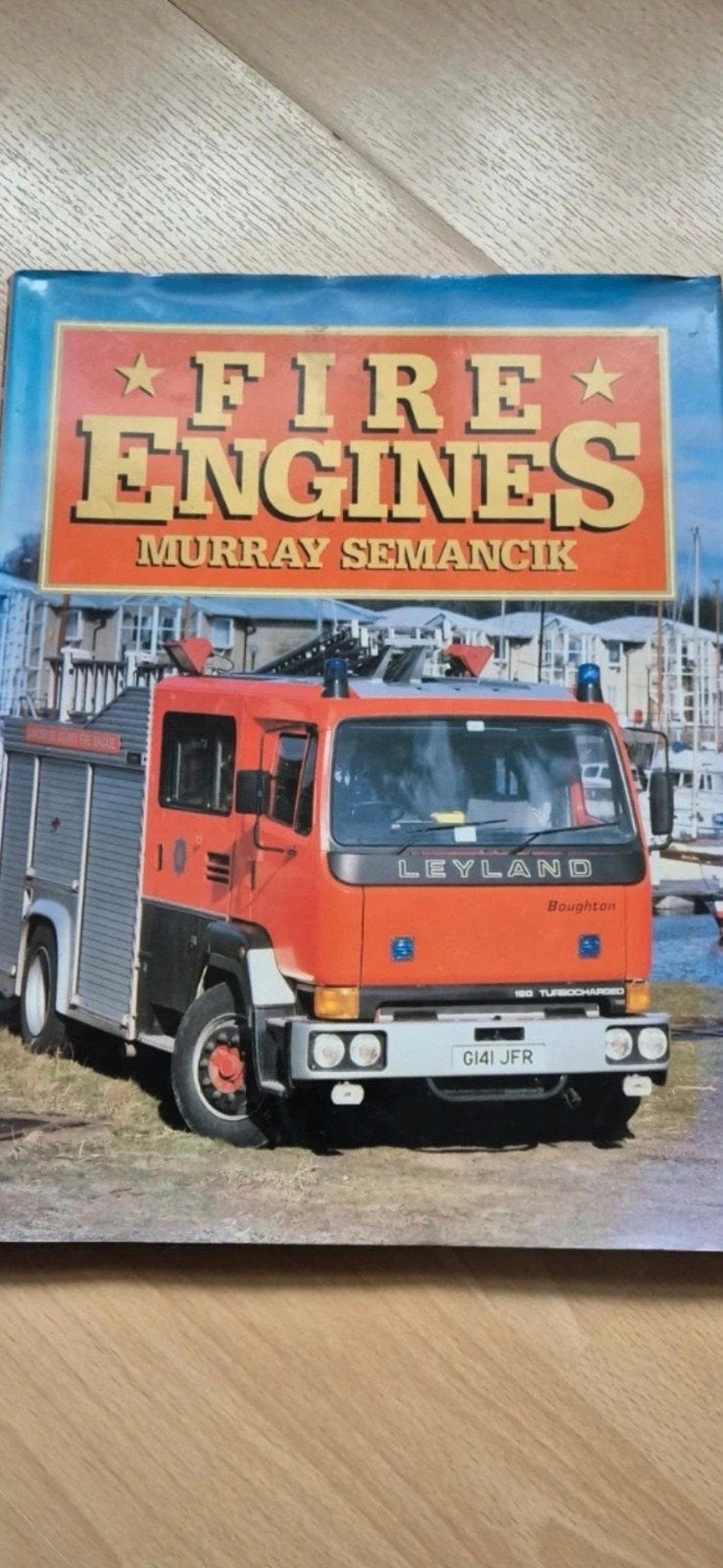Boeken over vrachtwagens en brandweerauto's, Ophalen of Verzenden, Gelezen, Algemeen, Diverse auteurs