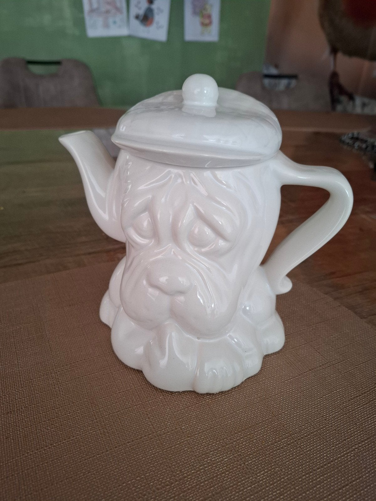 Vintage theepot in de vorm van een hond - 15 cm hoog, Theepot/fluitketel, Gebruikt, Ophalen of Verzenden, Steen/keramiek