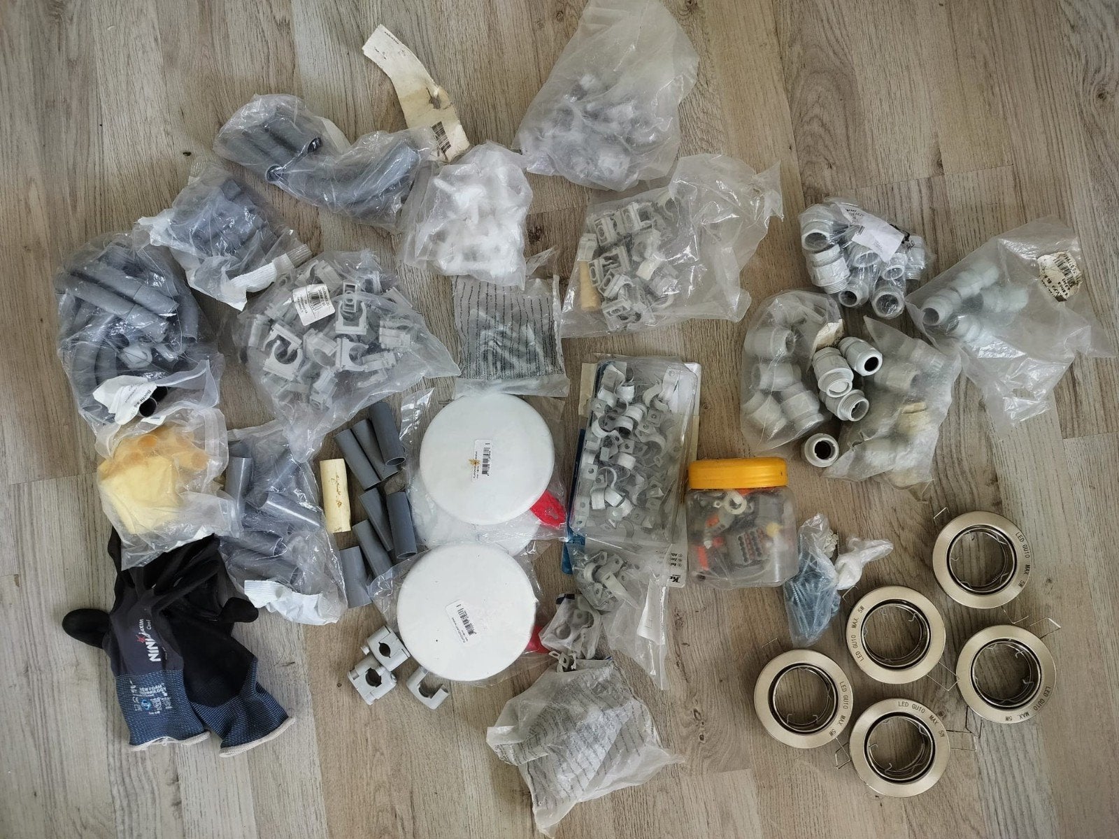 Diverse elektrische installatiematerialen en spotjes, Ophalen of Verzenden, Nieuw, Overige typen