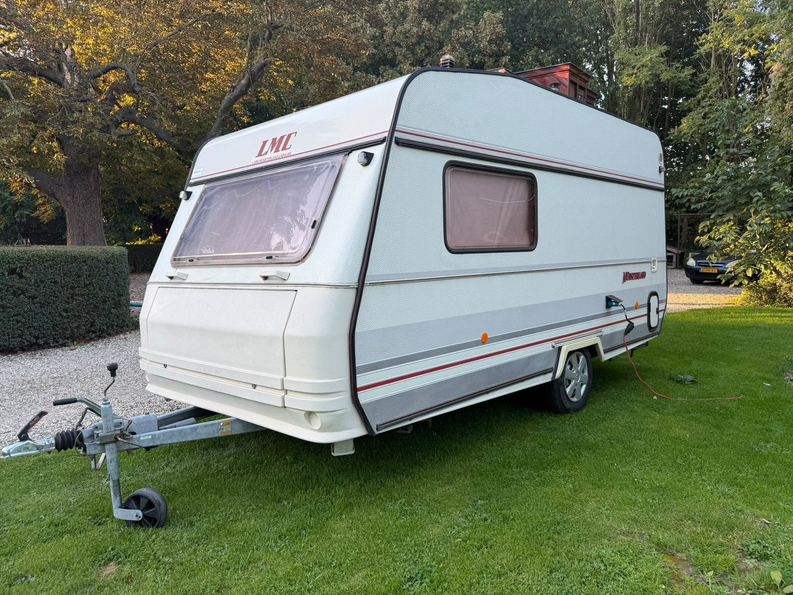 Caravan LMC Munsrerland . Vakantie / Tinyhouse /Strandhuis, Rondzit, Koelkast, Dwarsbed, Particulier
