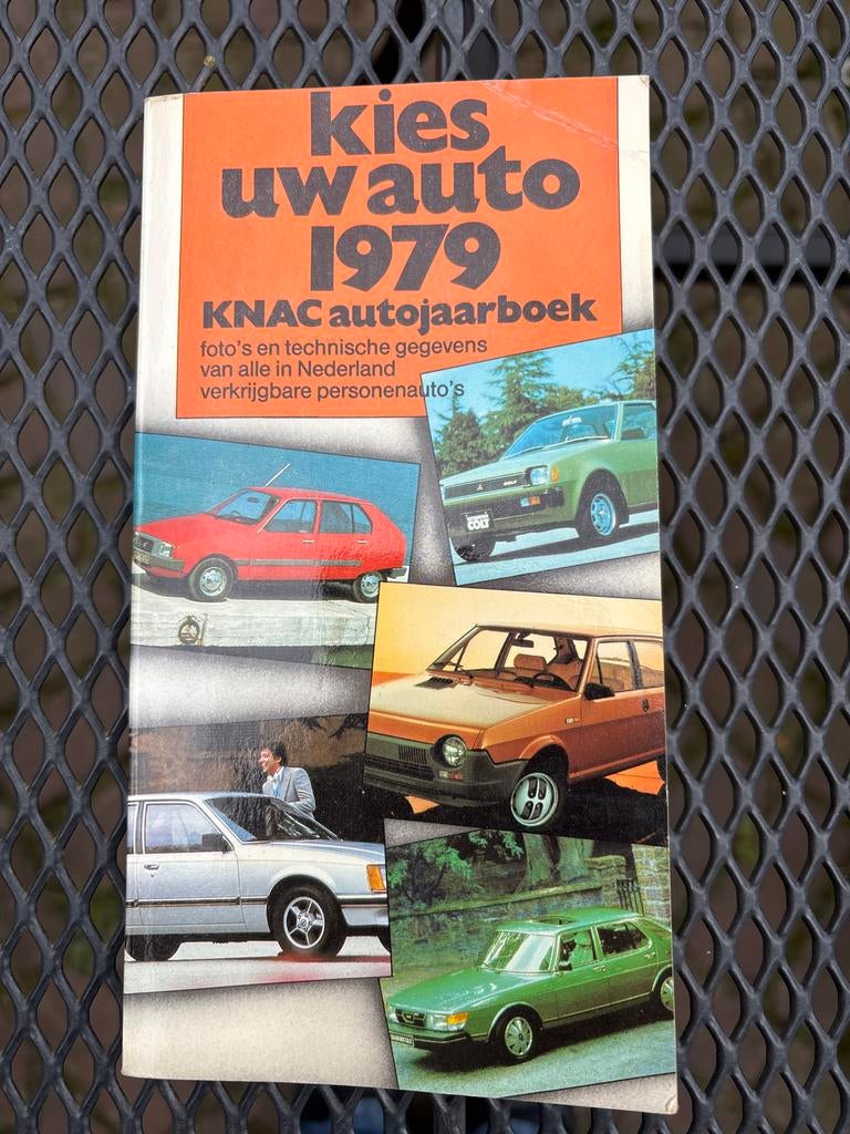 KNAC Autojaarboek: Kies uw auto 1979, Boeken, Auto's | Boeken, Ophalen of Verzenden, Gelezen, Algemeen