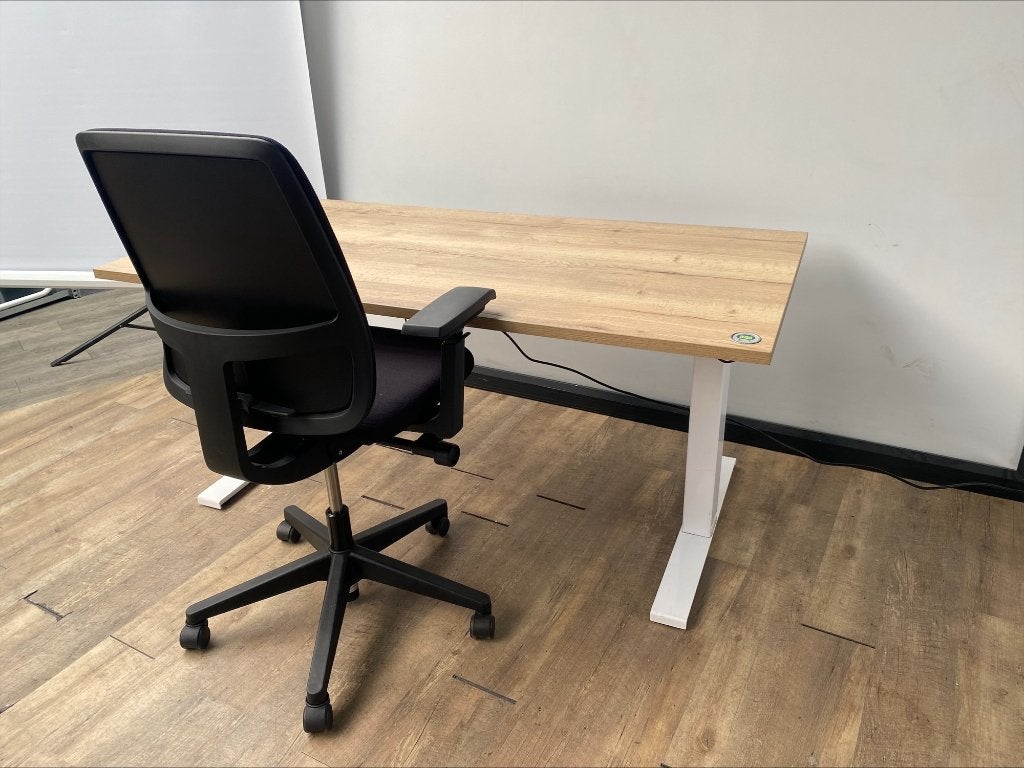 Elektrisch verstelbaar zit-sta bureau (Wit), Ophalen, Elektrisch, Gebruikt