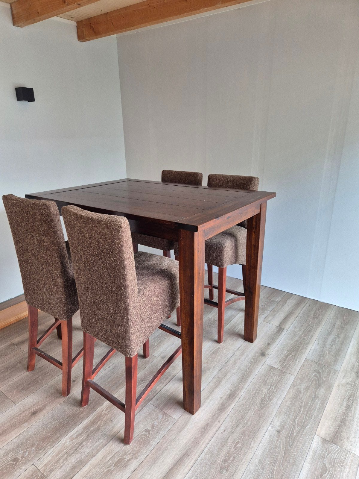 Statafel met 4 krukken en verlaagd plafond., Ophalen, Zo goed als nieuw, Inclusief barstoelen